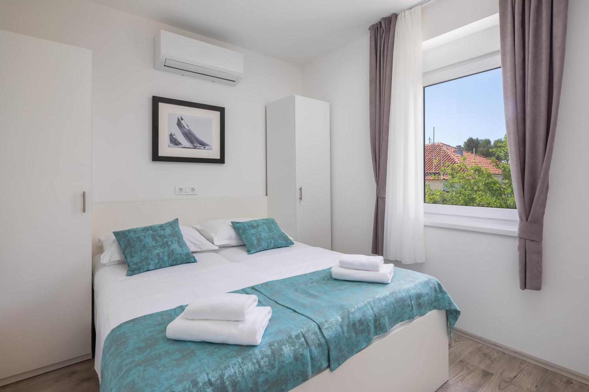 Beachfront Apartments Providenca With Free Parking Makarska Bagian luar foto