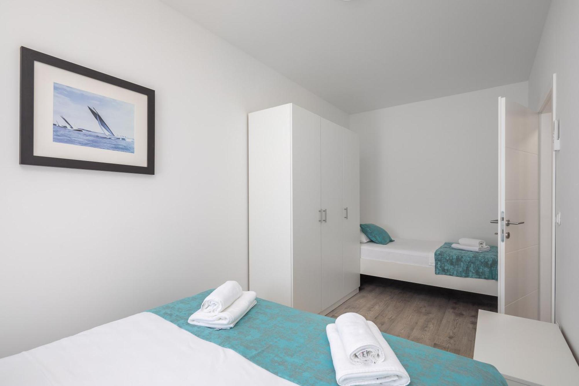 Beachfront Apartments Providenca With Free Parking Makarska Ruang foto