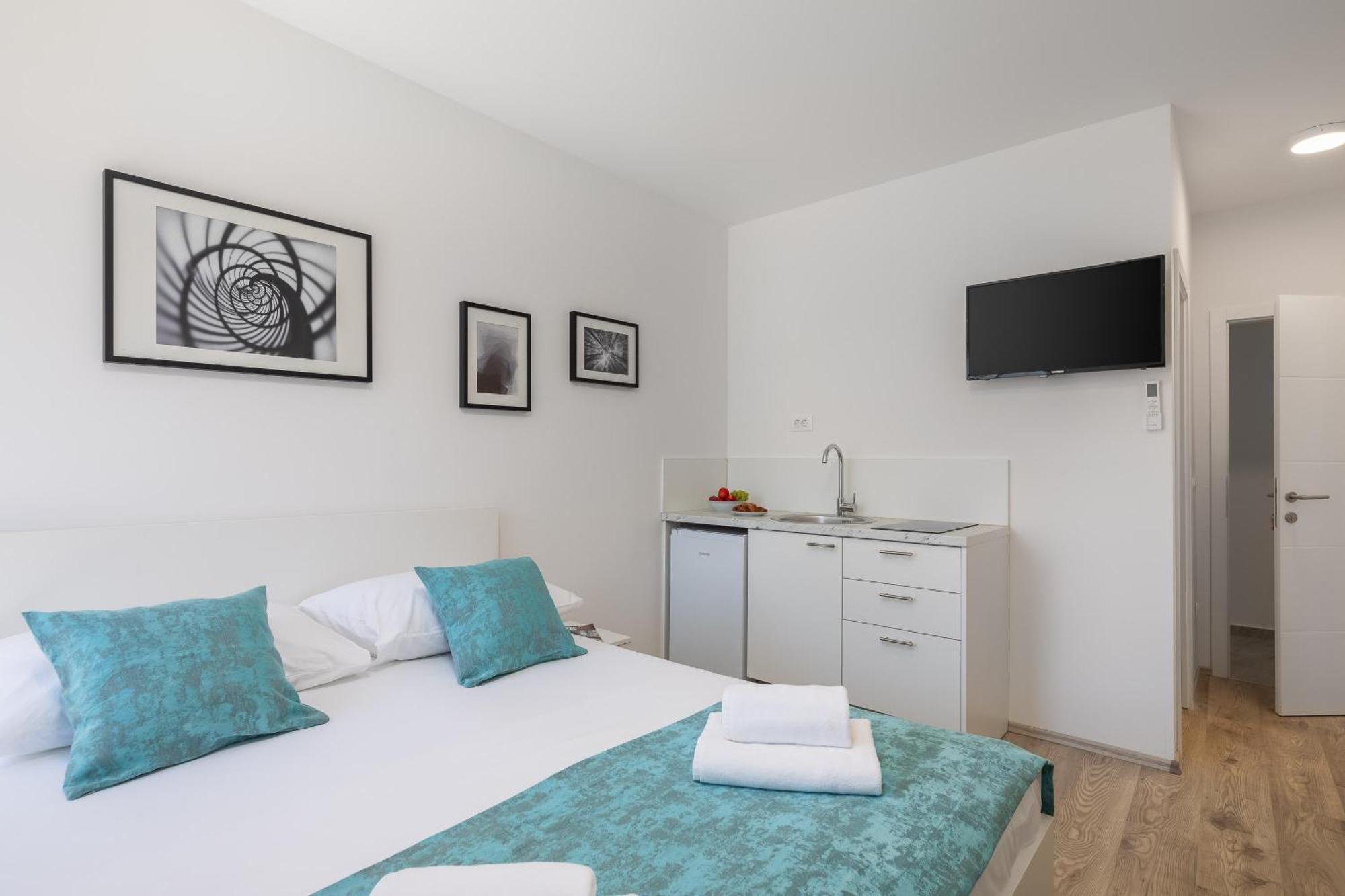 Beachfront Apartments Providenca With Free Parking Makarska Ruang foto