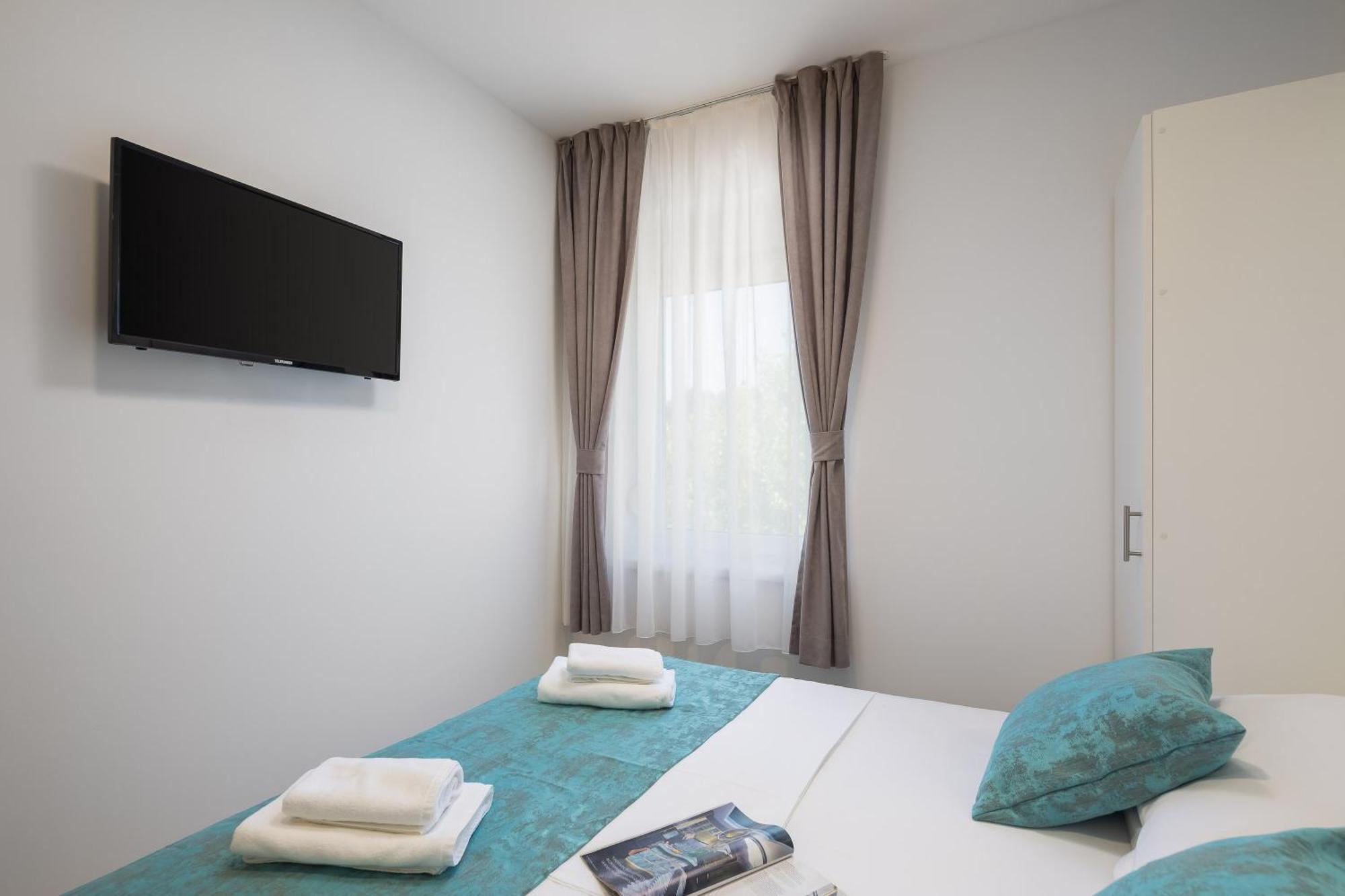 Beachfront Apartments Providenca With Free Parking Makarska Bagian luar foto