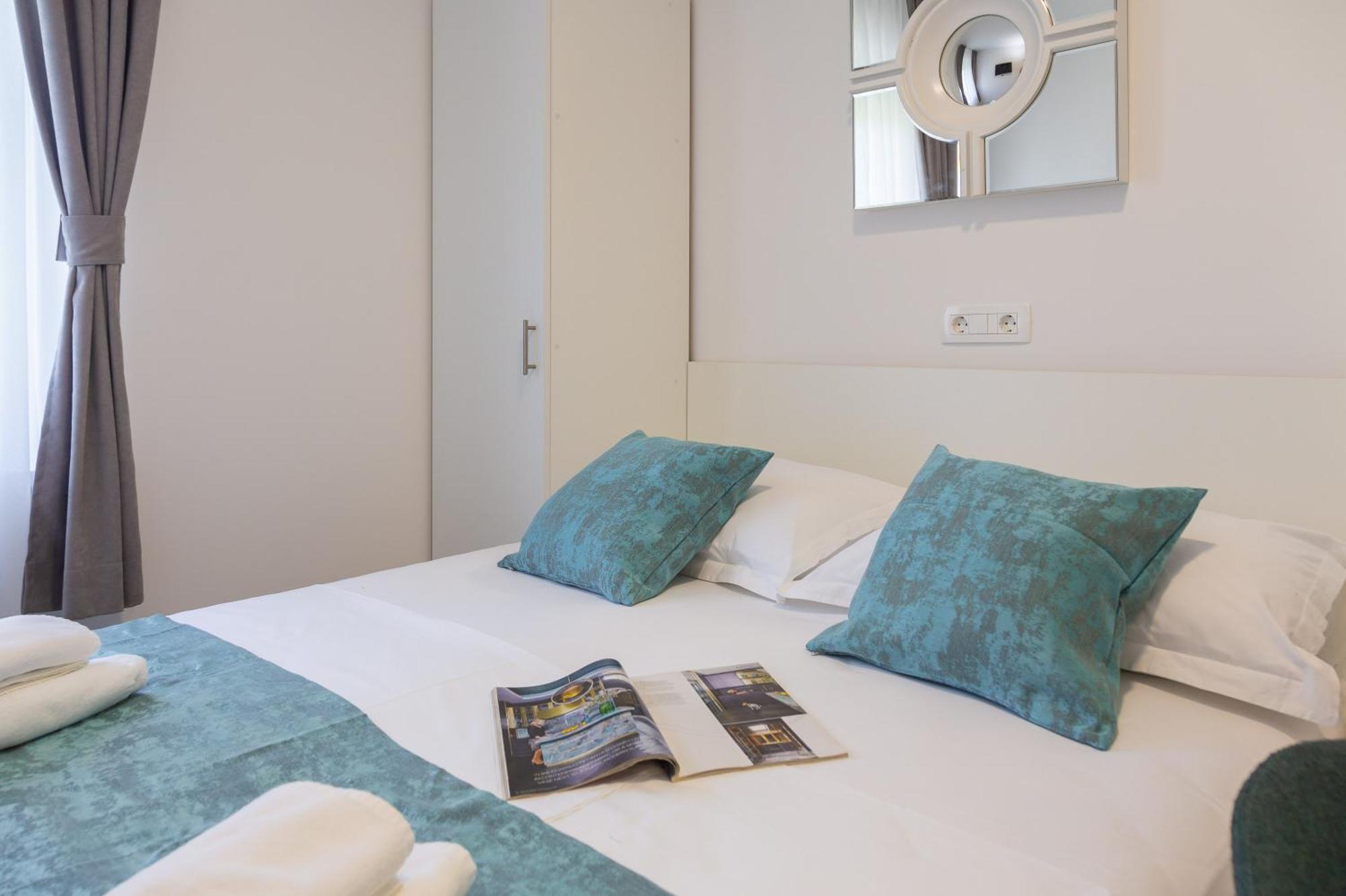 Beachfront Apartments Providenca With Free Parking Makarska Ruang foto