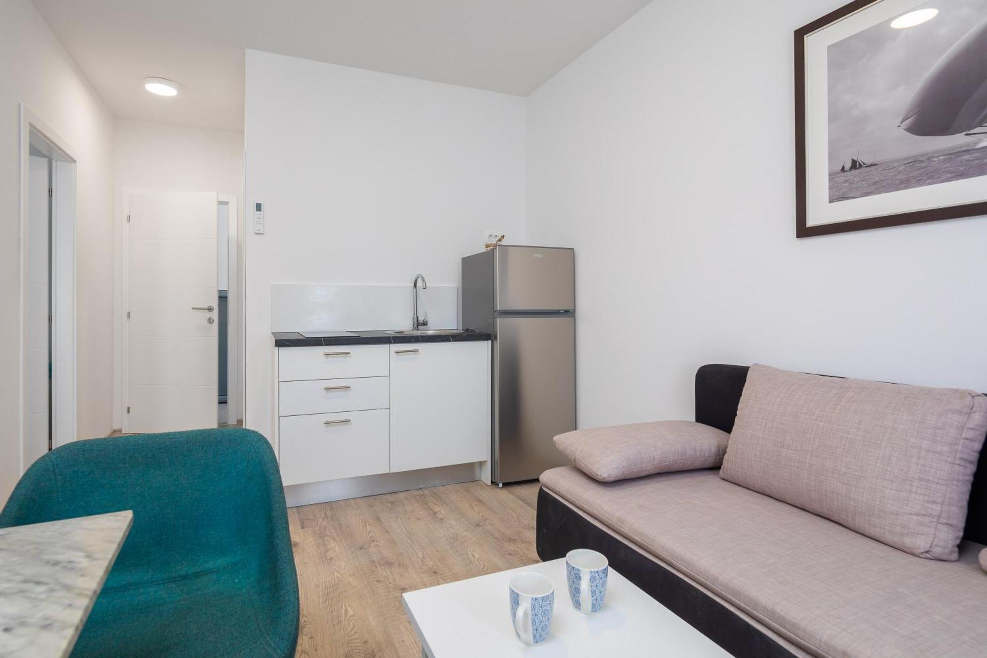 Beachfront Apartments Providenca With Free Parking Makarska Ruang foto