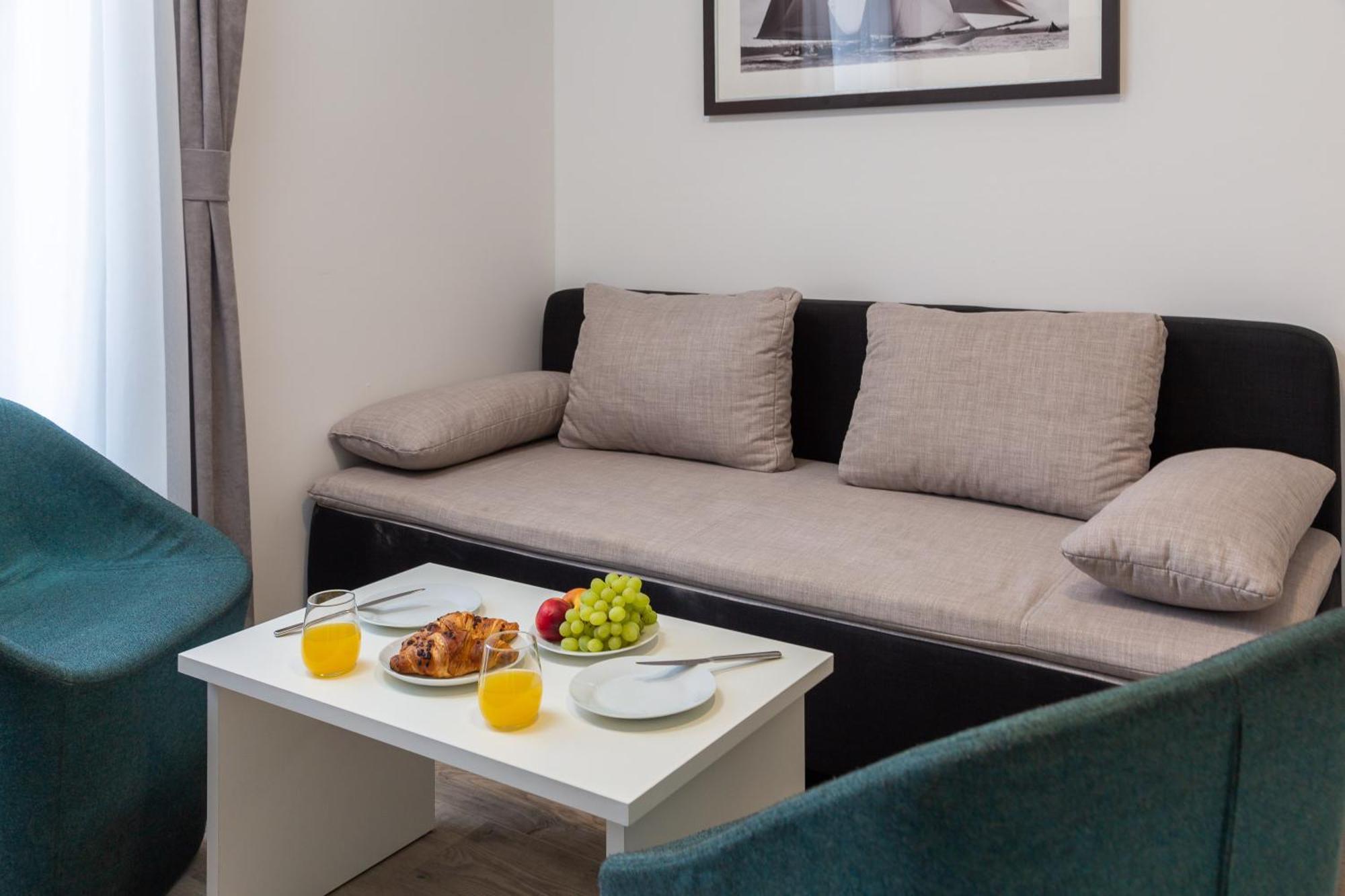 Beachfront Apartments Providenca With Free Parking Makarska Ruang foto
