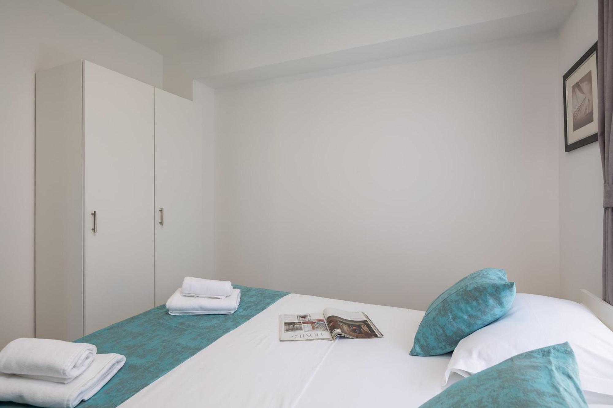 Beachfront Apartments Providenca With Free Parking Makarska Ruang foto