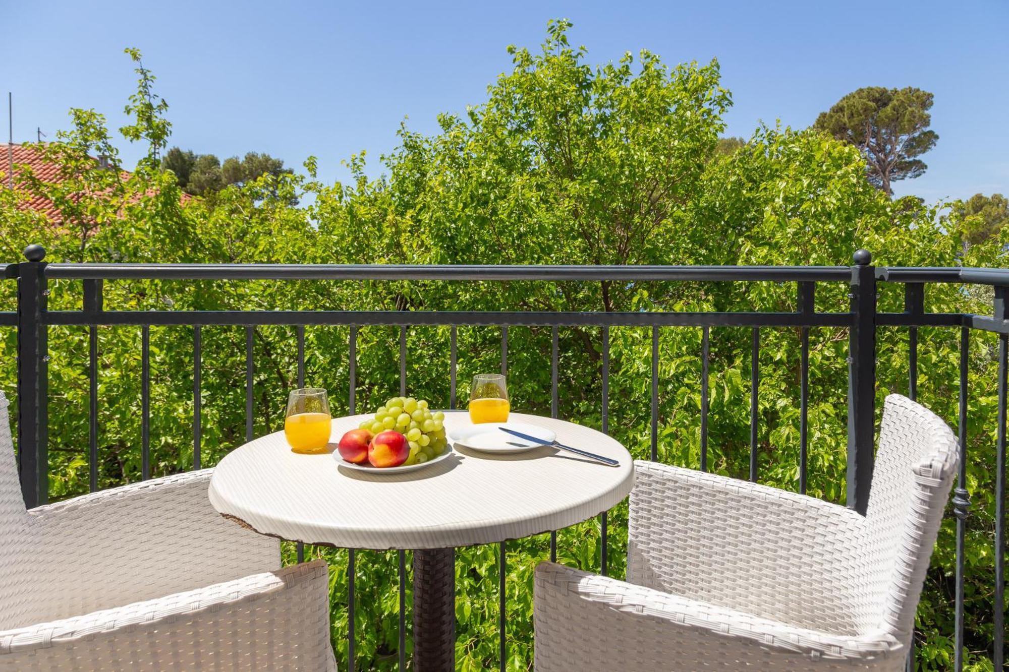 Beachfront Apartments Providenca With Free Parking Makarska Bagian luar foto