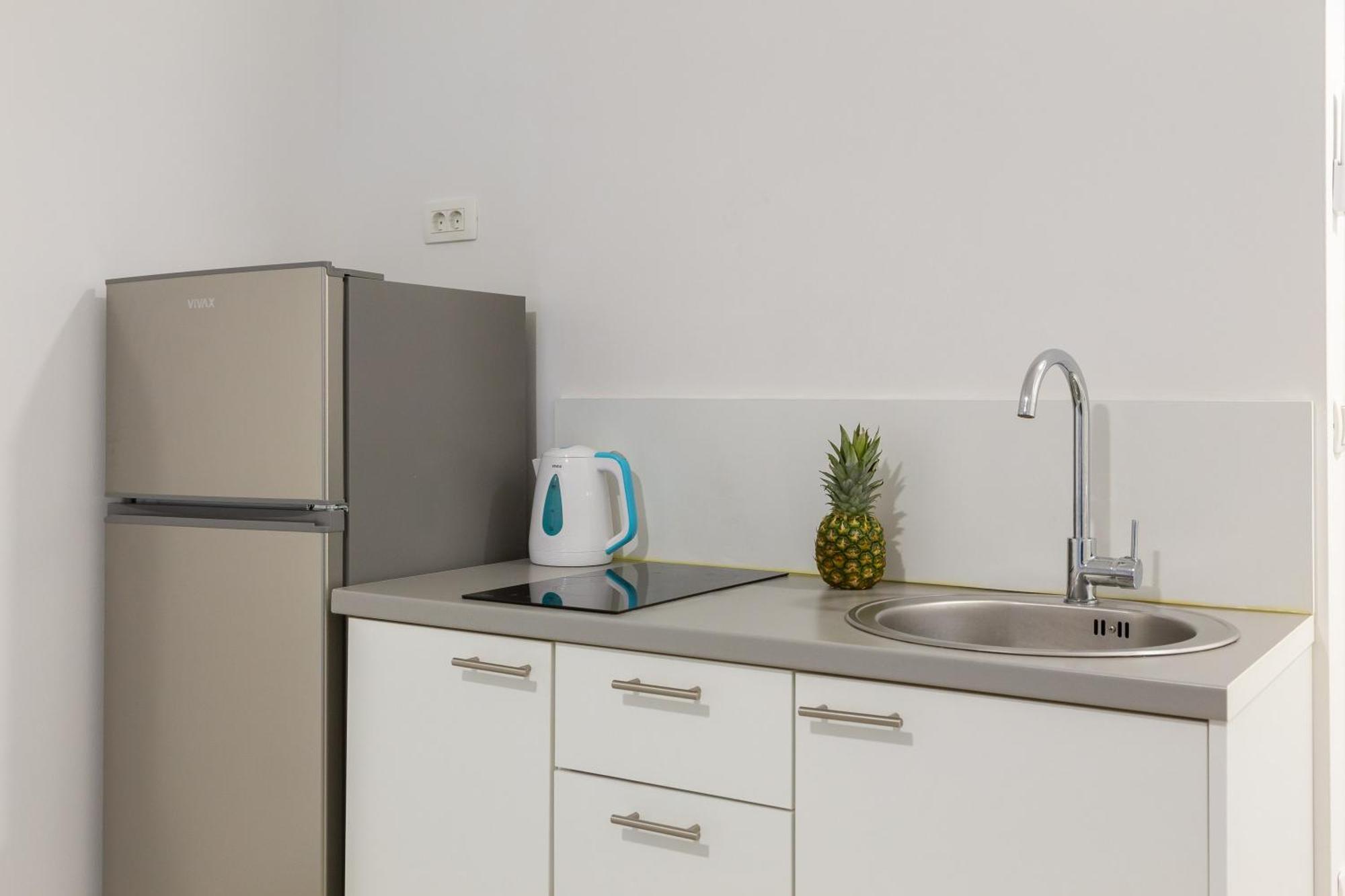 Beachfront Apartments Providenca With Free Parking Makarska Ruang foto