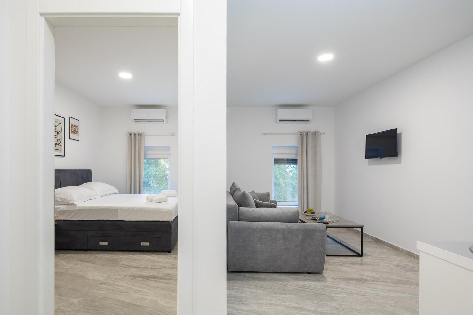 Beachfront Apartments Providenca With Free Parking Makarska Ruang foto
